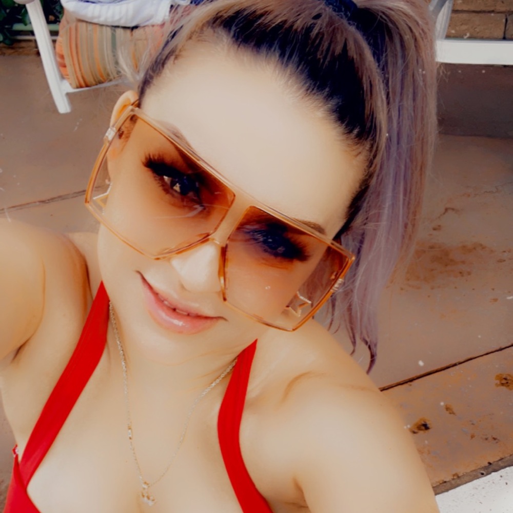 Meet your Posher, Magaly